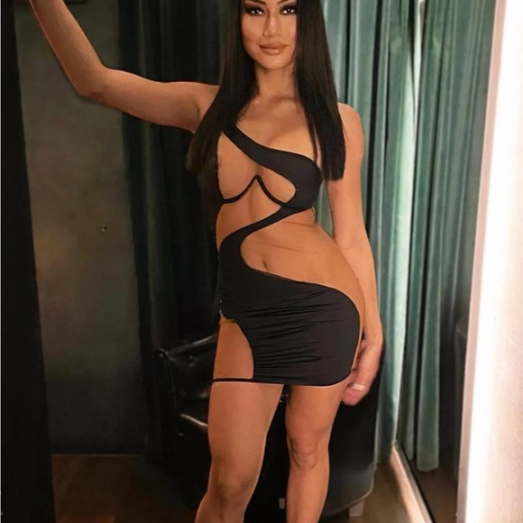 God Save Queens ‘Carmen’ Dress NWT - Picture 3 of 11